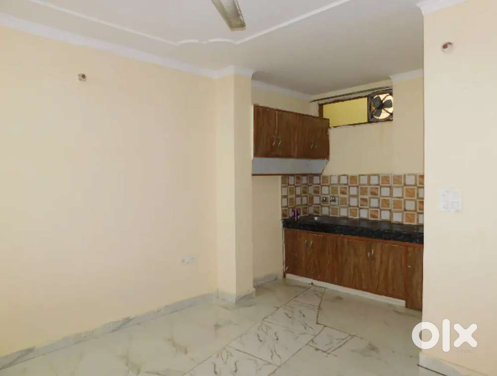 NO BROKERAGE ,1 RK RENT 7500