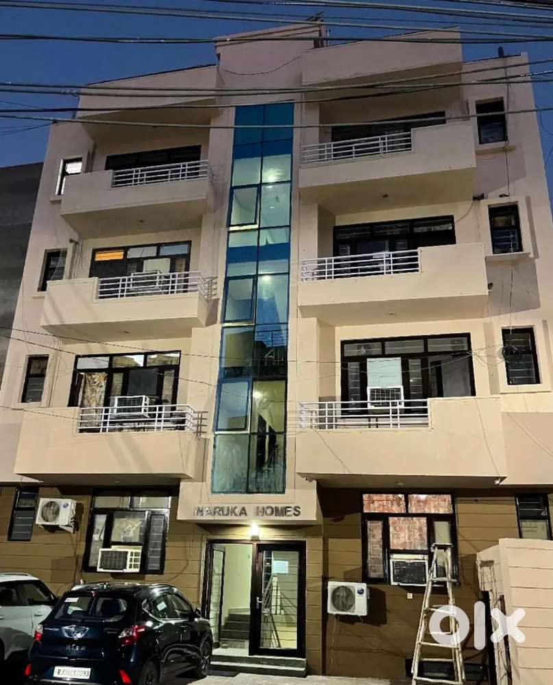 Talwandi 6 manjil building sale