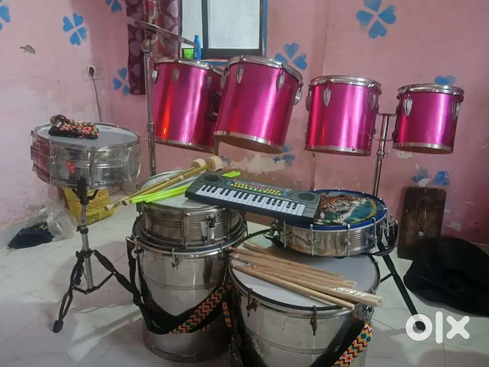 All banjo set is available 1 roto , 1 tasha , 2 bhes , 3 senior