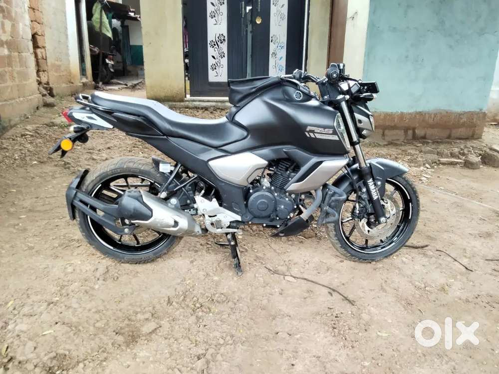 Urgent sale Yamaha FZS version