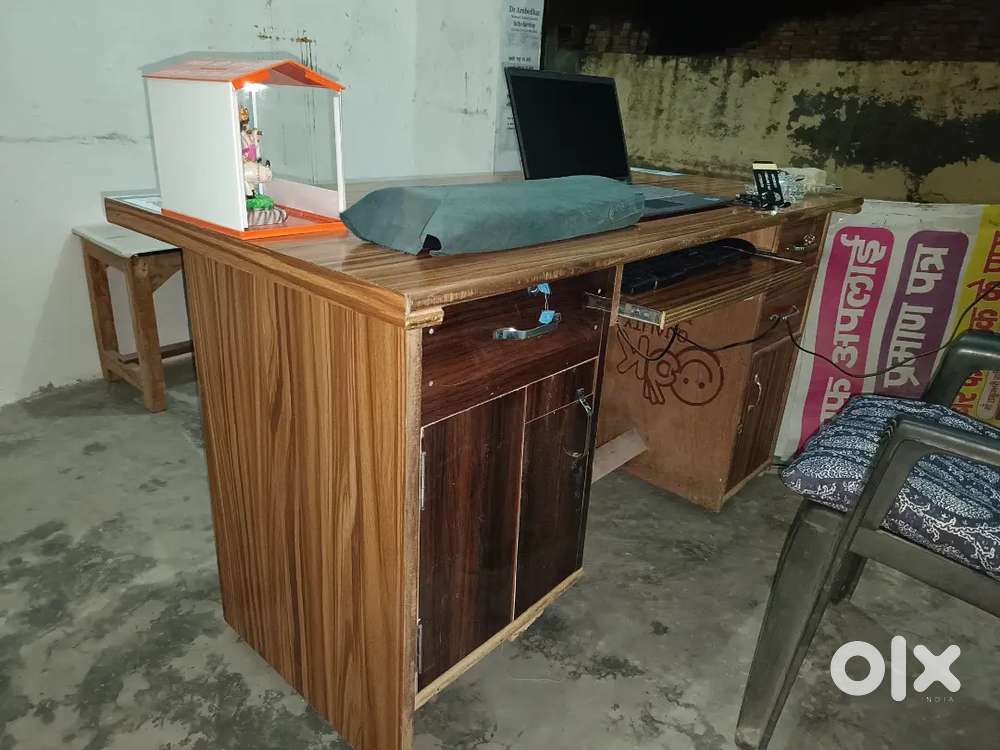 Computer table 5 foot lambi 27 inch chaudi