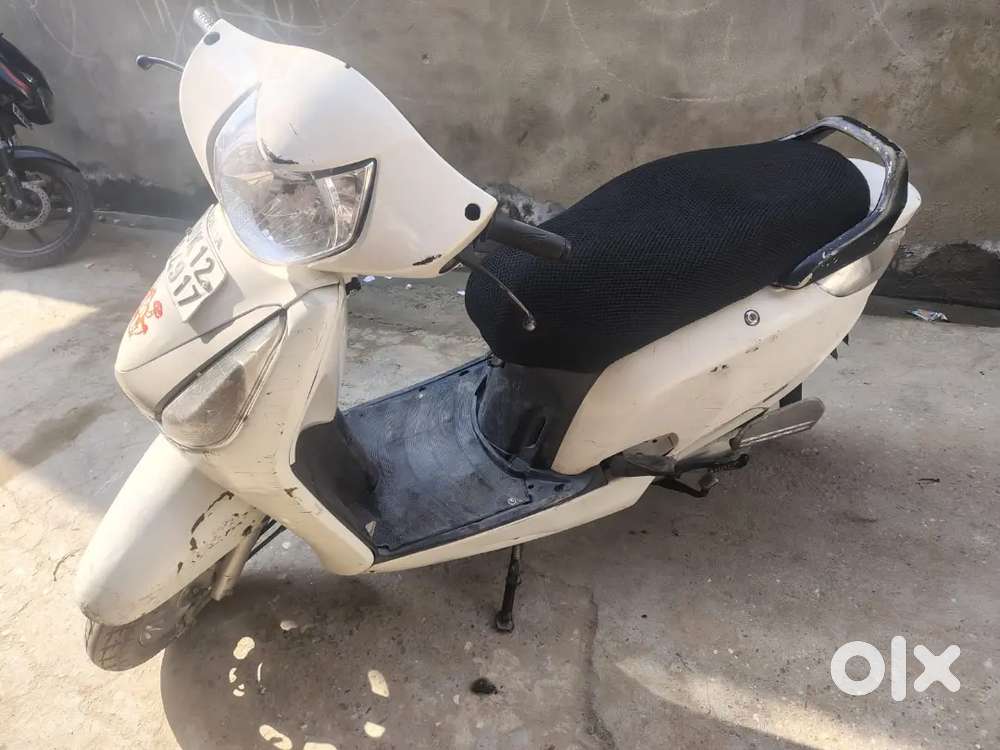 Aviator  Gud condition bilkul ok scooty niyu tayars hei uk07 numbar