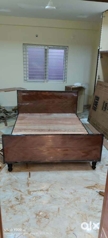 Queen size bed for sale