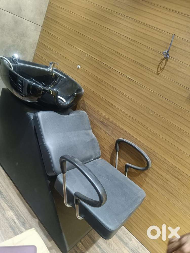 Salon Backwash Chair with Basin – Excellent Condition