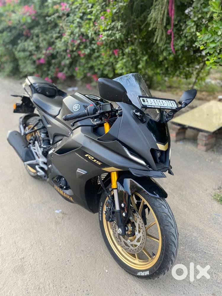 R15 V4 Good condition 6month old only company guarantee honda acitva6g