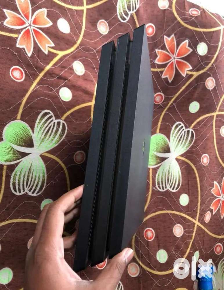 PlayStation 4 Pro (mint Condition)