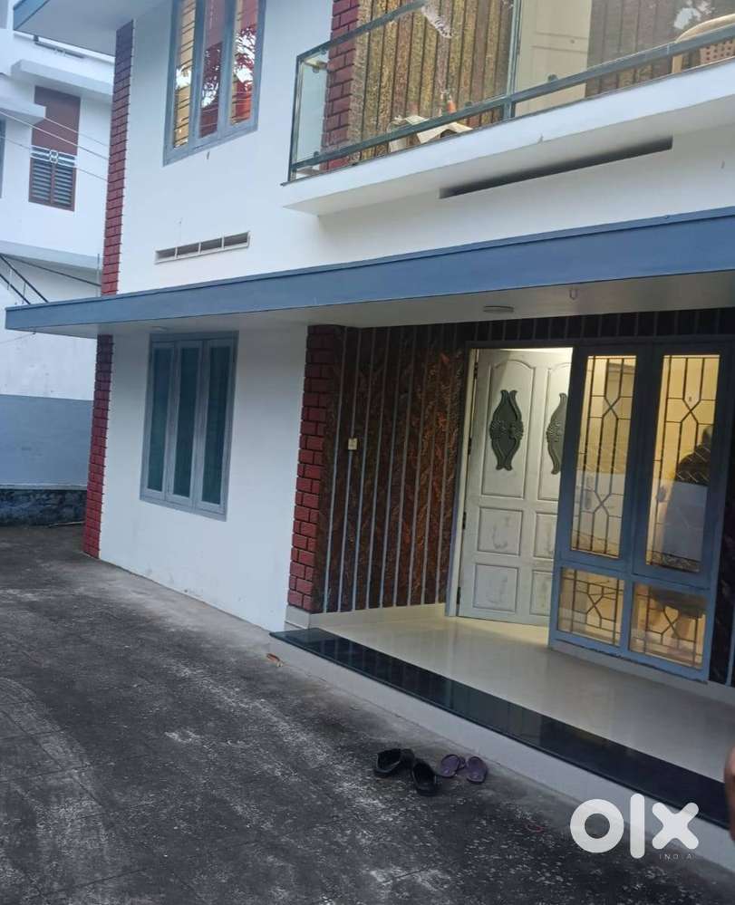 Ist floor for rent in Valiyavila, Elipodu