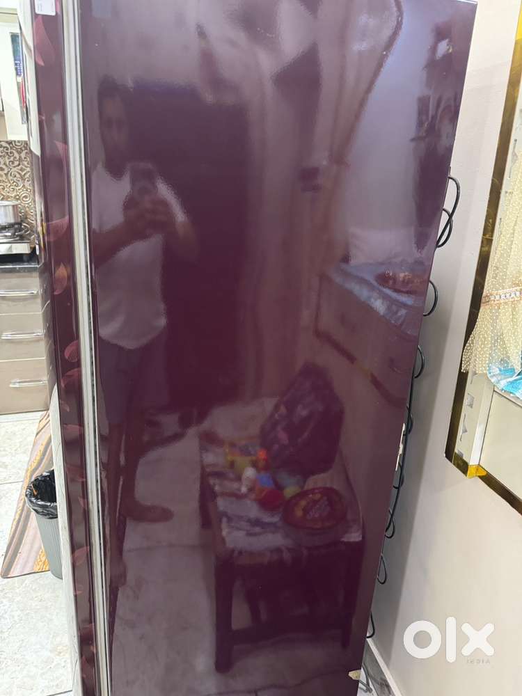 whirlpoo Refrigerator 310 Ltr , 4 star Mint Condition