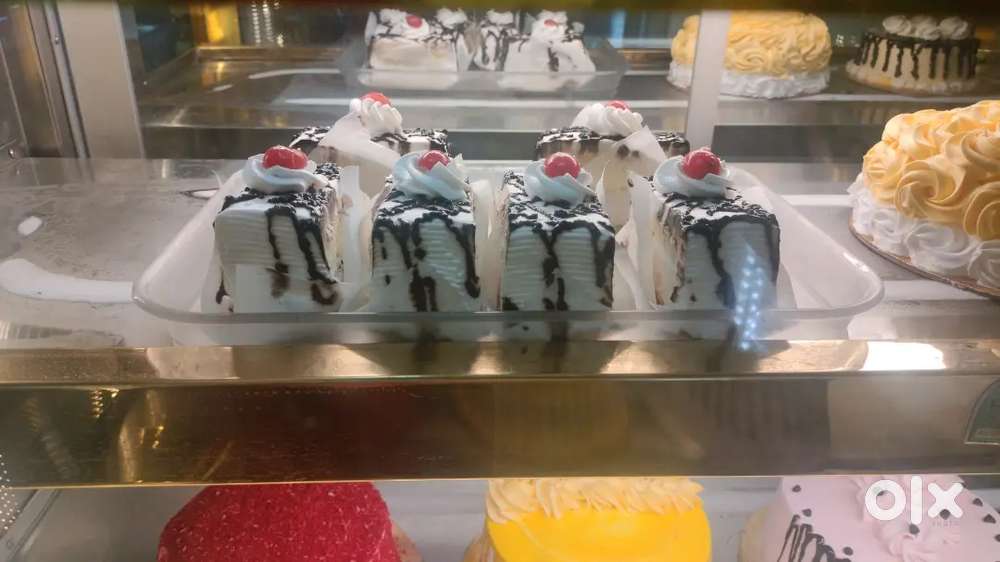 Cake display counter