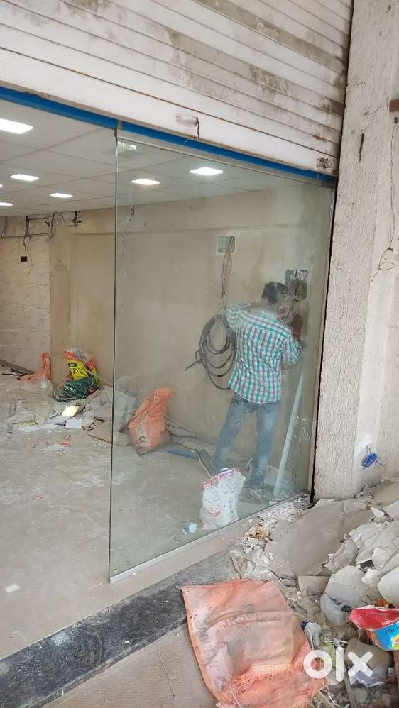 Showroom Glass (Immediate)