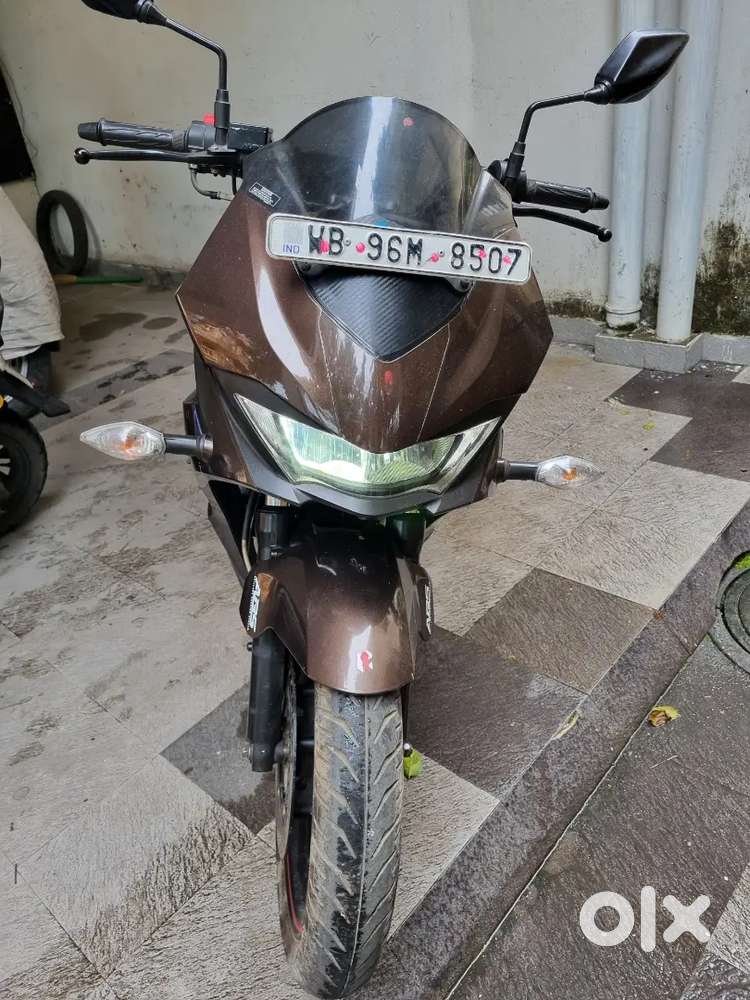 Top notch condition.single hand use.not a single scratch.only 10100 km