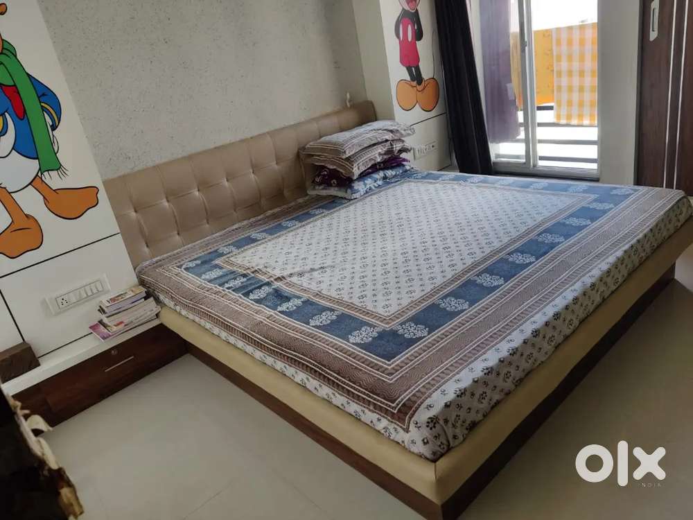 Beautiful 3 bhk full furnished high rise flat near Sadhuvaswani Road