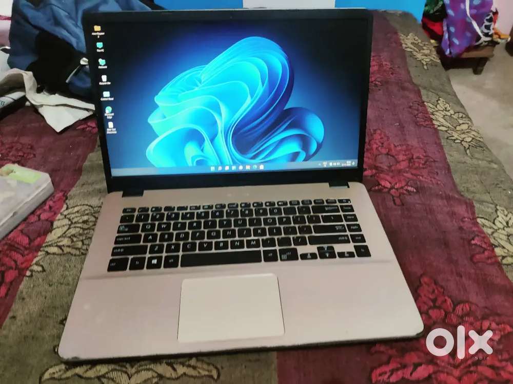 3 laptops 1) Asus Rayzen 5, 2) Lenovo i3 5th, 3) Hp AMD A4