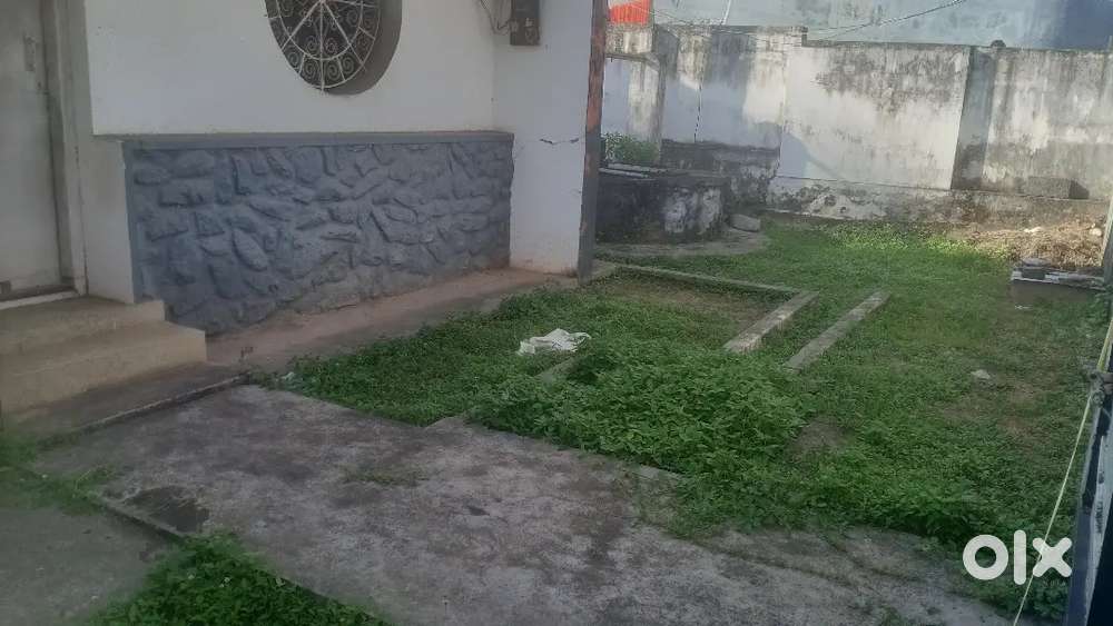 5 cent plot old house pothujanam road kumarapuram
