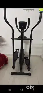 Elliptical cross trainer