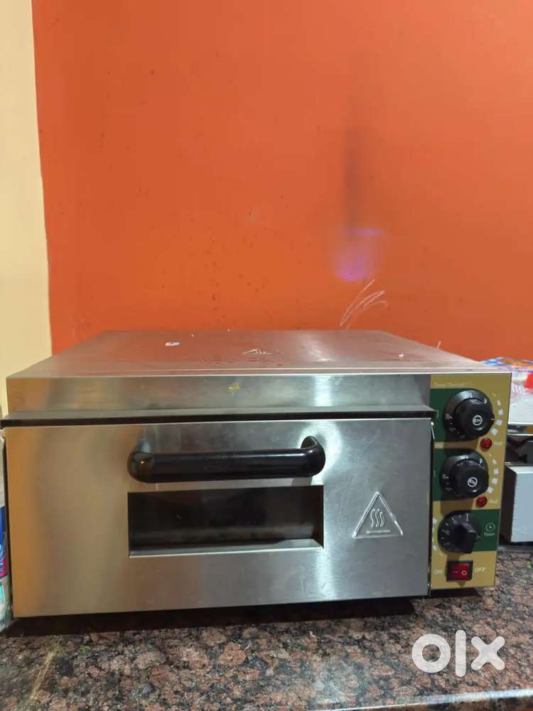 Commercial pizza oven and commercial sandwich grill