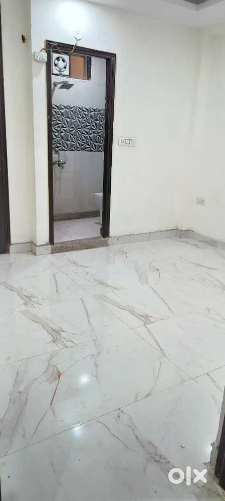 2bhk in 70 yards front flat govt meter Car parking