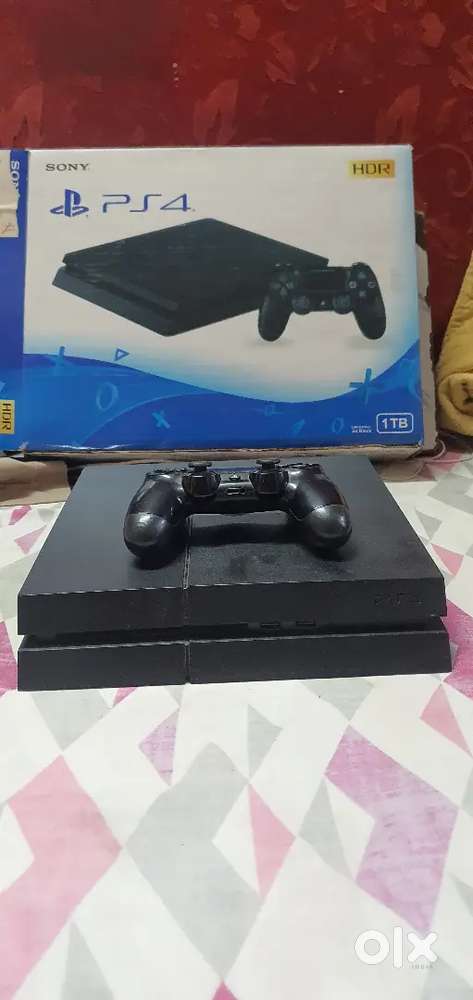 PS4 1TB varient , with box and cables available