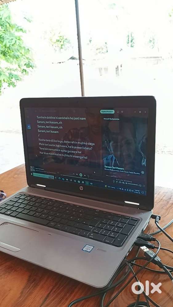 Hp Laptop with mouse and keyboard