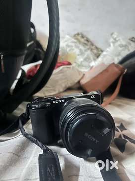 Sony Zve10 Mirrorless Camera with Three lens and Tripod