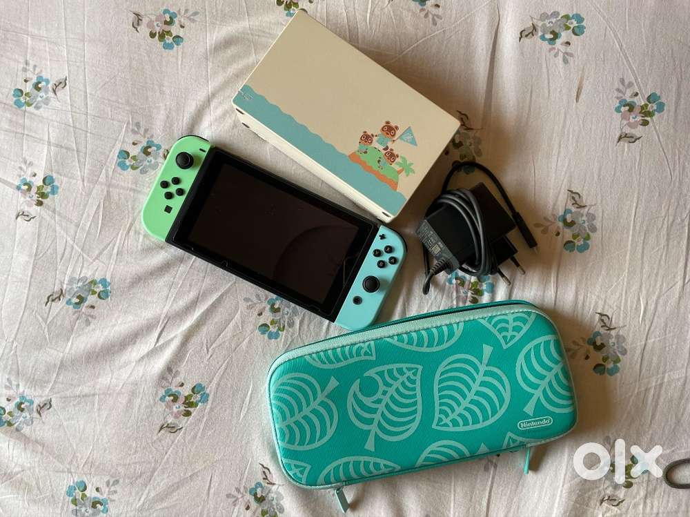 Nintendo Switch: Animal Crossing Edition + preloaded game, accessories