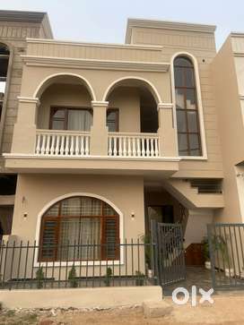 Spacious villa at prime location