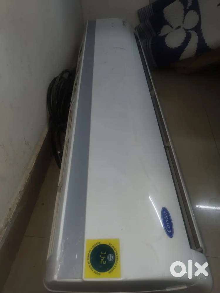 Carrier 2.2 ton 3 star split AC in new condition