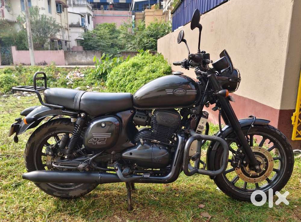 Jawa 42, Black, BS-VI