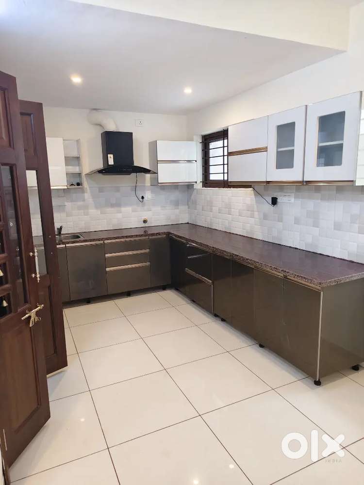 3 BHK individual house 2 nd floor lease in Kuvempunagara near Complex