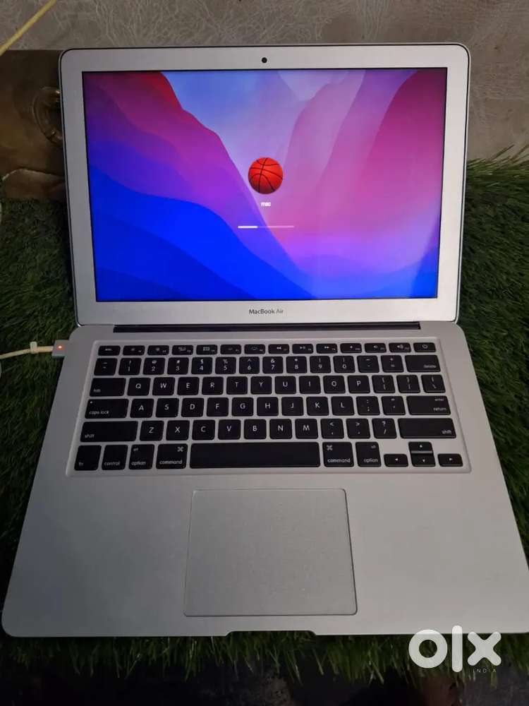 Apple laptop for sale