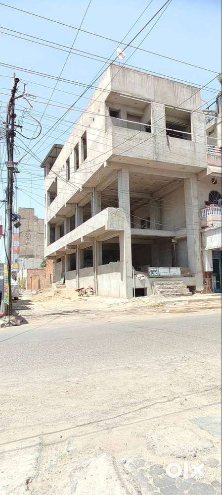 Commercial Showroom On Corner Plot Available For Rent In Sardarpura