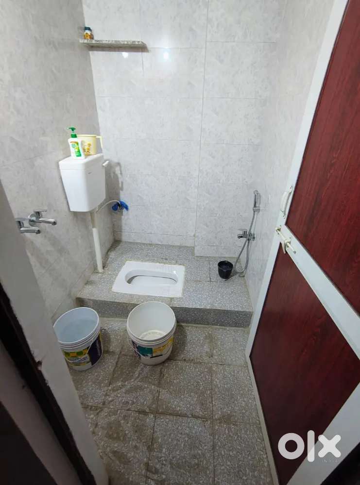 4 साल पहले बना मकान है, स्वयं के द्वारा निर्माण कार्य किया गया था।