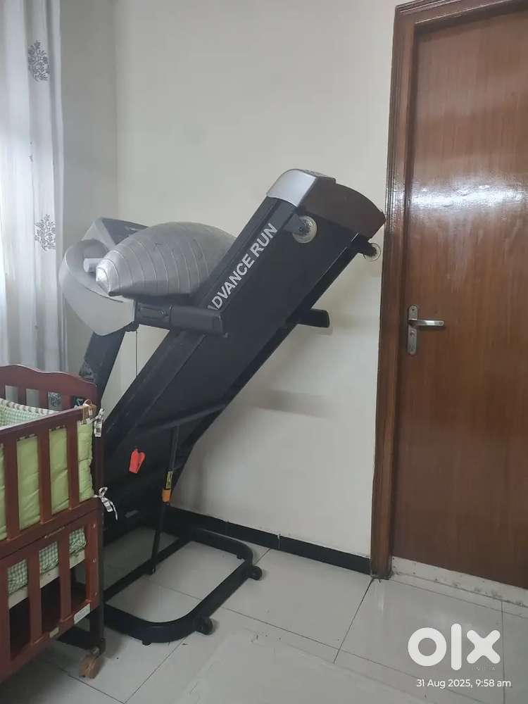 Heavy weight motorized treadmill in good condition
