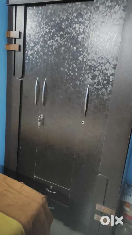 Wooden wardrobe Almirah