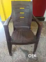 Set of 3 plastic chairs