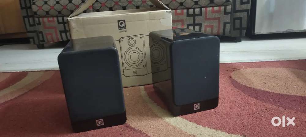 Q acoustics Concept 20 speakers Black Glossy Color