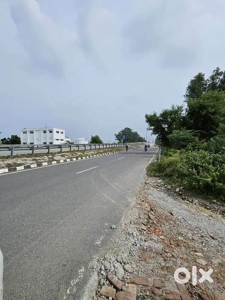 Kisan path Highway par plot