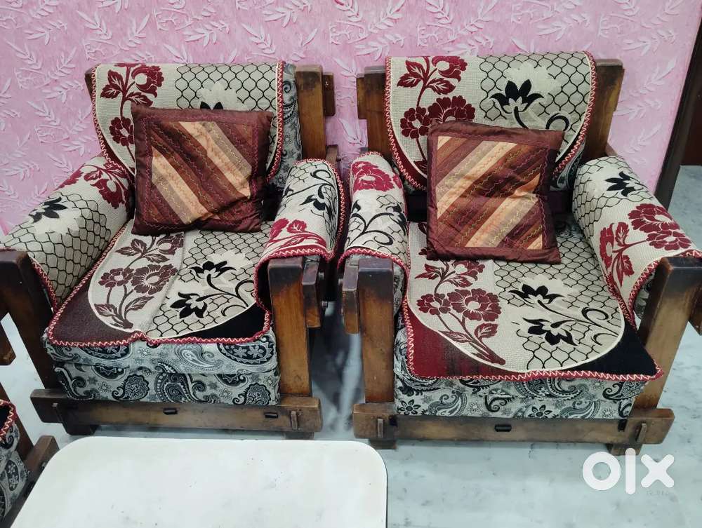 5 seater Wooden Sofa set with table