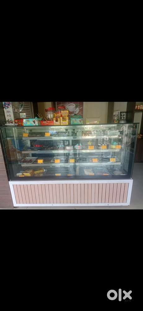 6*2*5 cake display counter in newly condition