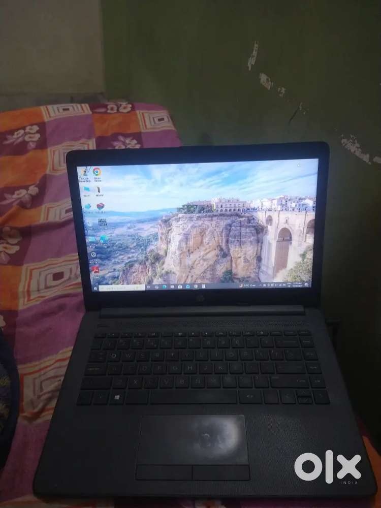 Hp laptop i3 ( 8/128
