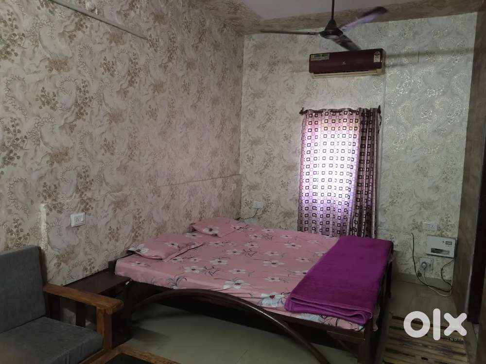 Room available (for a single day or double stay)