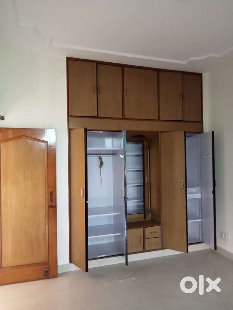 Independent 8 marla triple kothi sector 38 Chandigarh