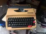 Typewriter with Box working with new ribbon