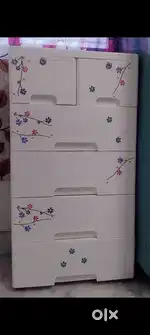 5 layer drawers(4 big drawer and 2 small drawer with lockers)