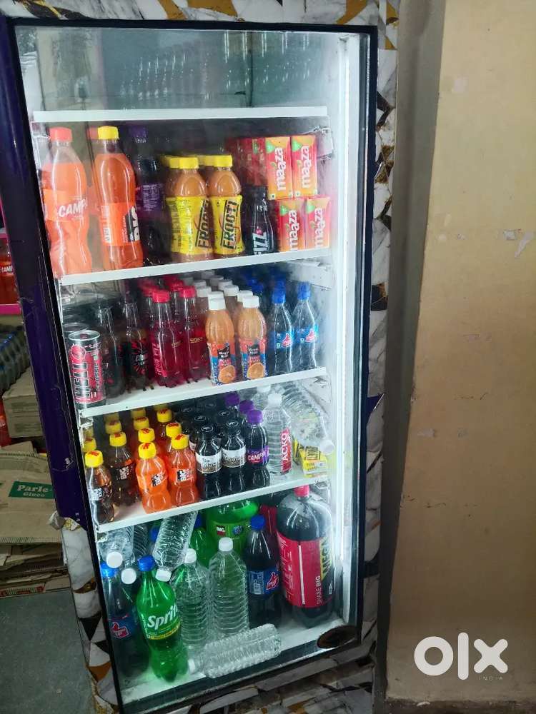 Display wali fridge
