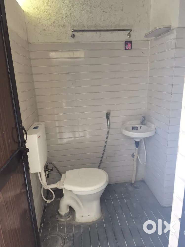 1BHK fully independent flat bachelor's and couple Allowed