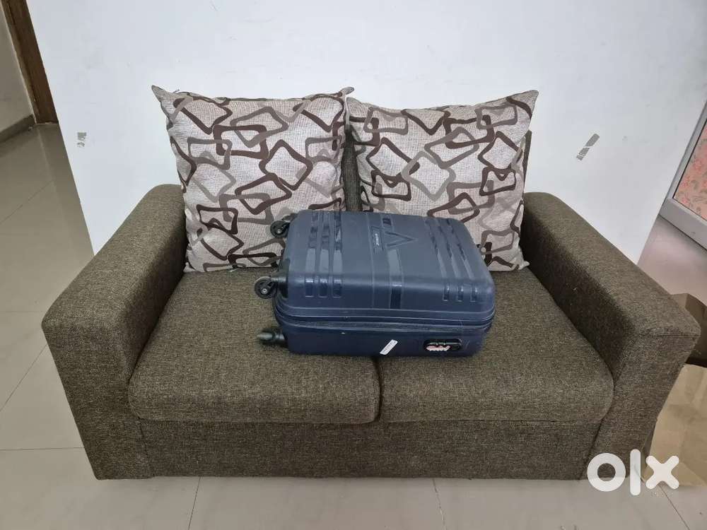 Sofa set, TV unit and carpet