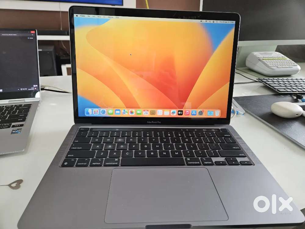 MacBook M2 chip, 8GB RAM, 512GB SSD ​​​​​​​Storage, Touch Bar,