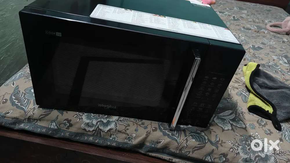 Microwave oven with convection