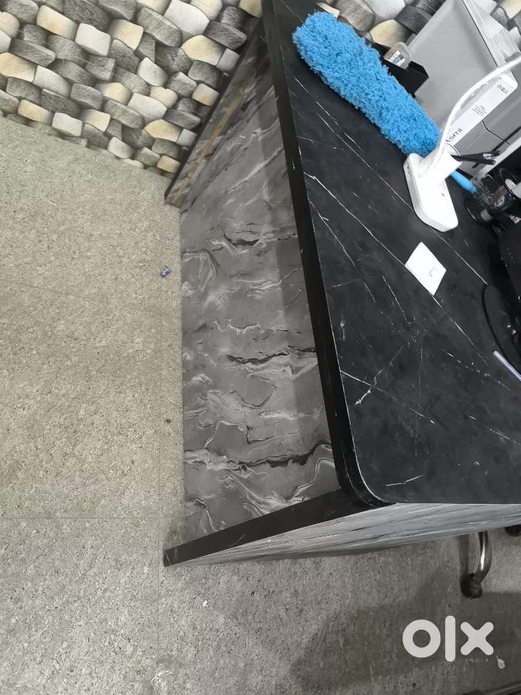 cube Model Computer table